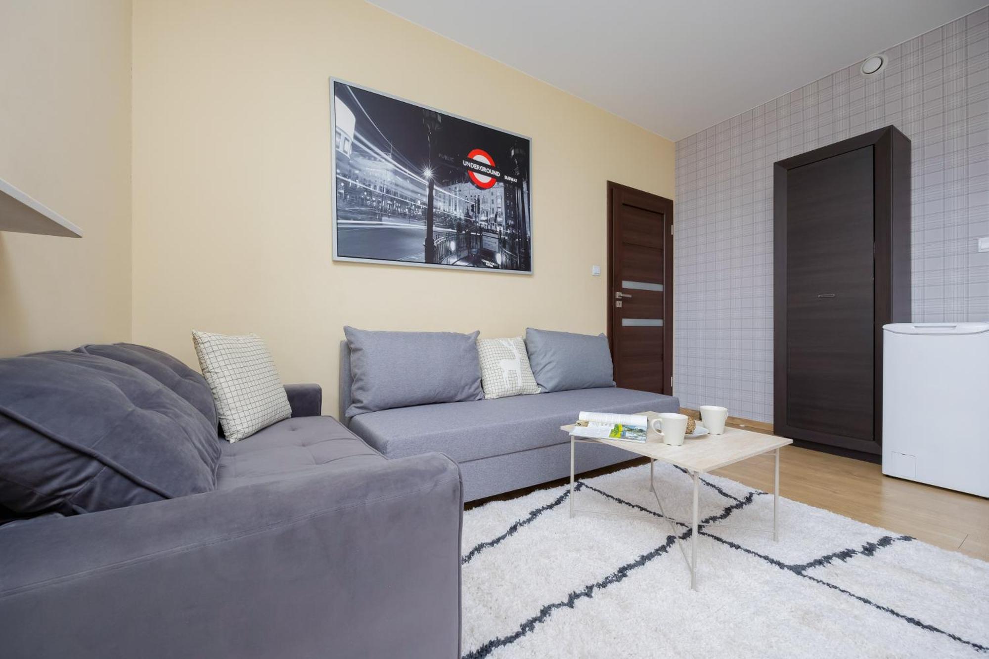Modern In The Center Of By Renters Apartament *